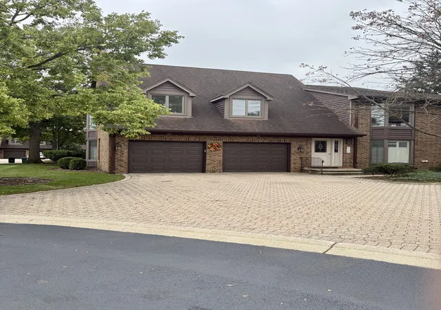 Photo 1 of Condo for sale at 44 Queens Ct #44, Westchester, IL 60154 | MLS# 12765622 | Listing updated on 2026-10-04