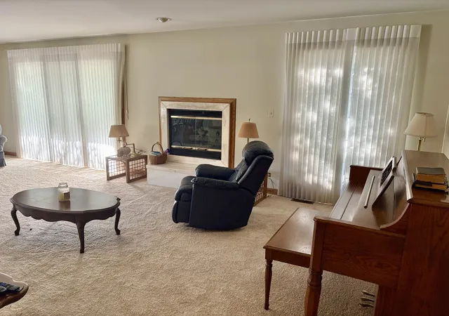 Listing Photo 5 - Condo for sale in building located at 44 Queens Ct, Westchester, IL 60154 - Unit #44