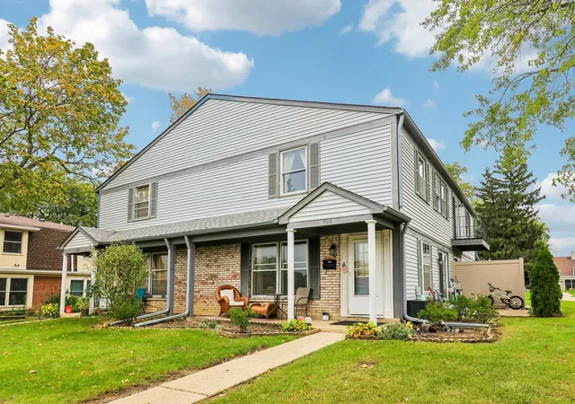 Photo 1 of Townhouse for sale at 708 Shaw Ct, Schaumburg, IL 60194 | MLS# 12765627 | Listing updated on 2026-10-22