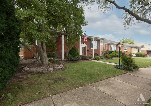 Photo 1 of Single family home for sale at 9313 Parkside Ave, Oak Lawn, IL 60453 | MLS# 12765628 | Listing updated on 2026-09-25