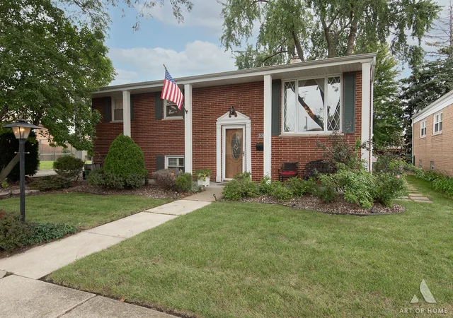 Photo 2 of Single family home for sale at 9313 Parkside Ave, Oak Lawn, IL 60453 | MLS# 12765628 | Listing updated on 2026-09-25