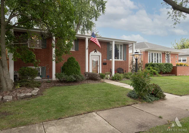 Photo 3 of Single family home for sale at 9313 Parkside Ave, Oak Lawn, IL 60453 | MLS# 12765628 | Listing updated on 2026-09-25