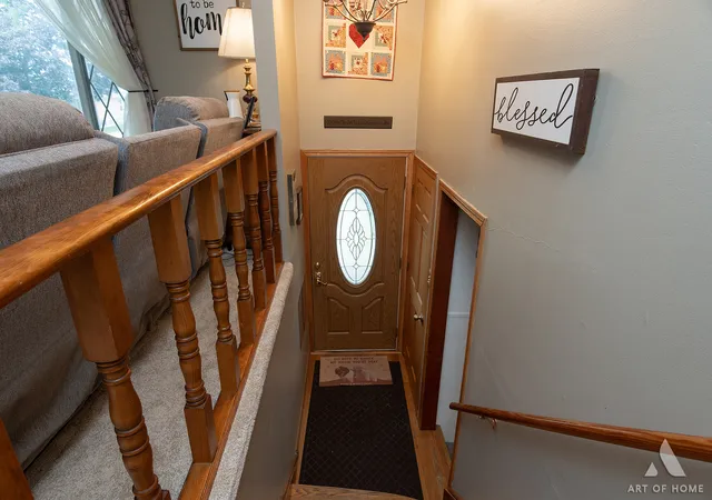 Photo 4 of Single family home for sale at 9313 Parkside Ave, Oak Lawn, IL 60453 | MLS# 12765628 | Listing updated on 2026-09-25