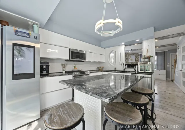 Photo 3 of Townhouse for sale at 424 Kensington Ct, Naperville, IL 60563 | MLS# 12765631 | Listing updated on 2026-09-21