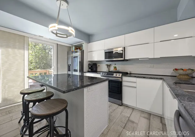 Photo 4 of Townhouse for sale at 424 Kensington Ct, Naperville, IL 60563 | MLS# 12765631 | Listing updated on 2026-09-21