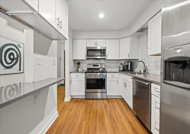 Listing Photo 4 - Condo for sale in building located at 1230 Park Ave, Highland Park, IL 60035 - Unit #210
