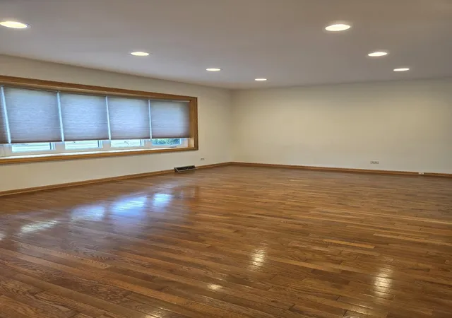 Photo 4 of Single family home for sale at 15520 Orogrande Dr, Oak Forest, IL 60452 | MLS# 12765648 | Listing updated on 2026-10-22
