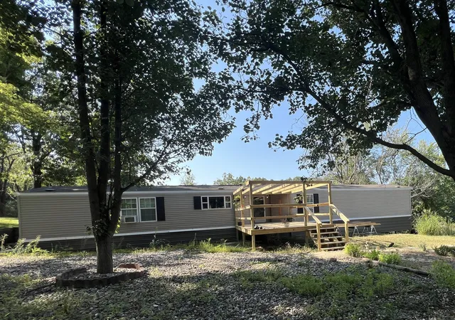 Photo 2 of Single family home for sale at 8957 Grassy Rd, Marion, IL 62959 | MLS# 12765664 | Listing updated on 2026-09-27