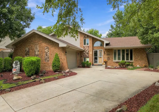 Photo 1 of Single family home for sale at 8040 Chippewa Trl, Tinley Park, IL 60477 | MLS# 12765674 | Listing updated on 2026-09-22