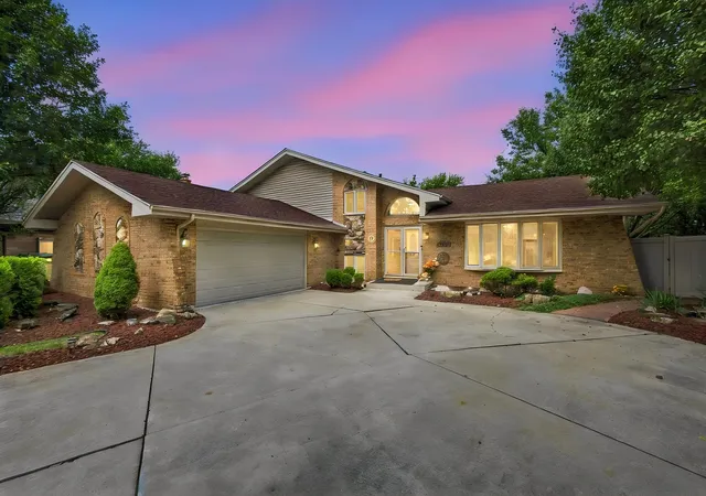 Photo 3 of Single family home for sale at 8040 Chippewa Trl, Tinley Park, IL 60477 | MLS# 12765674 | Listing updated on 2026-09-22