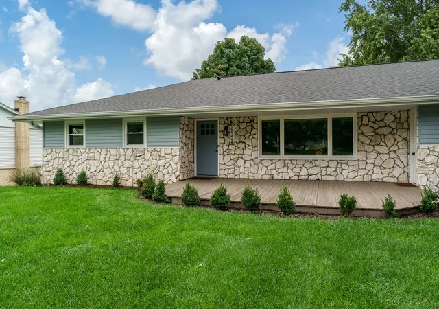 Photo 1 of Single family home for sale at 6949 Spring Brk Rd, Rockford, IL 61114 | MLS# 12765677 | Listing updated on 2026-09-24