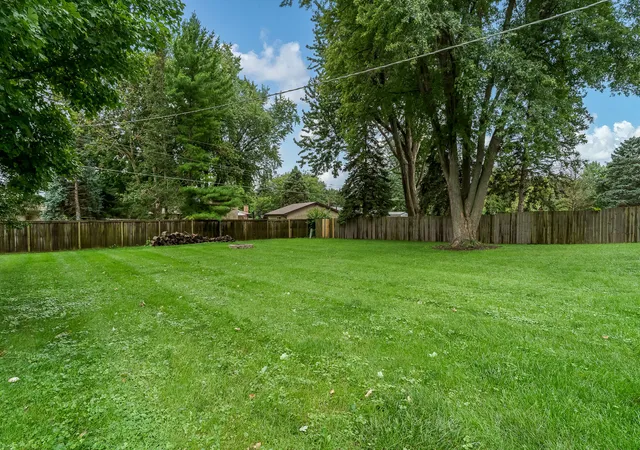 Photo 3 of Single family home for sale at 6949 Spring Brk Rd, Rockford, IL 61114 | MLS# 12765677 | Listing updated on 2026-09-24