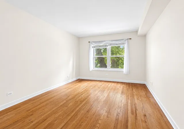 Listing Photo 3 - Condo for sale in building located at 34 S 6Th Ave, La Grange, IL 60525 - Unit #2K