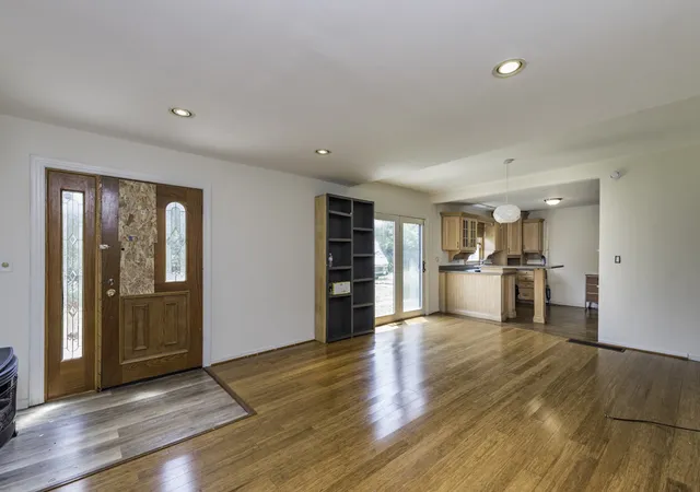 Photo 2 of Single family home for sale at 39056 N Poplar St, Lake Villa, IL 60046 | MLS# 12765686 | Listing updated on 2026-09-30