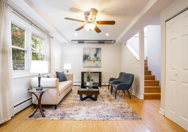 Photo 3 of Single family home for sale at 6925 N Ravenswood Ave, Chicago, IL 60626 | MLS# 12765704 | Listing updated on 2026-09-24