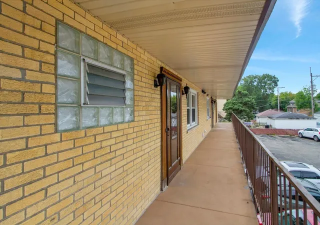 Photo 3 of Condo for sale at 5332 W Windsor Ave #2F, Chicago, IL 60630 | MLS# 12765712 | Listing updated on 2026-09-21