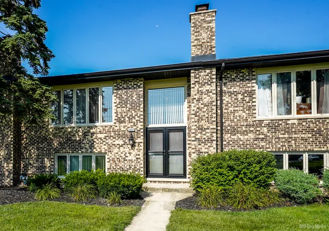 Photo 3 of Townhouse for sale at 15417 Aster St, Orland Park, IL 60462 | MLS# 12765724 | Listing updated on 2026-09-21