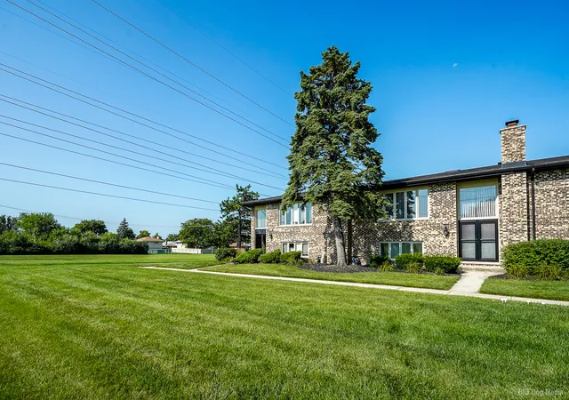 Photo 3 of Townhouse for sale at 15417 Aster St, Orland Park, IL 60462 | MLS# 12765724 | Listing updated on 2026-10-05