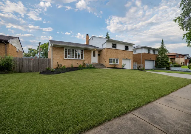 Photo 2 of Single family home for sale at 291 Division St, Melrose Park, IL 60160 | MLS# 12765725 | Listing updated on 2026-09-21