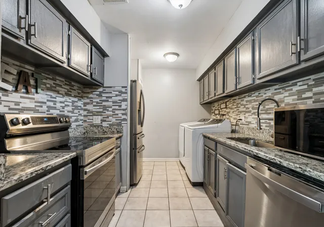 Photo 2 of Townhouse for sale at 1395 S Glen Cir #B, Aurora, IL 60506 | MLS# 12765726 | Listing updated on 2026-09-23