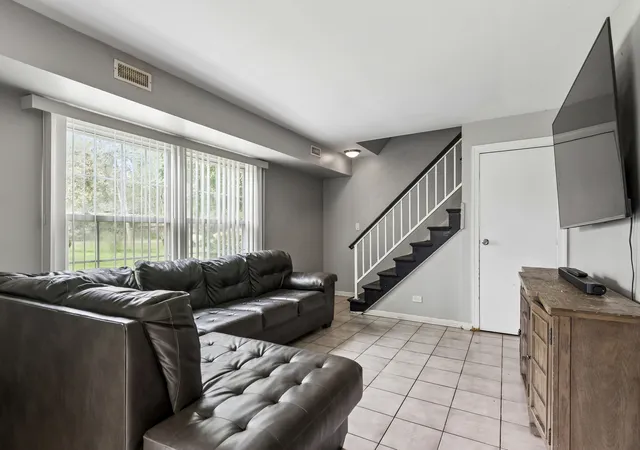 Photo 4 of Townhouse for sale at 1395 S Glen Cir #B, Aurora, IL 60506 | MLS# 12765726 | Listing updated on 2026-09-23