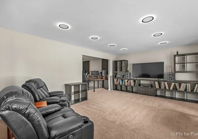 Photo 2 of Single family home for sale at 556 Westminster Pl, Mundelein, IL 60060 | MLS# 12765735 | Listing updated on 2026-10-01