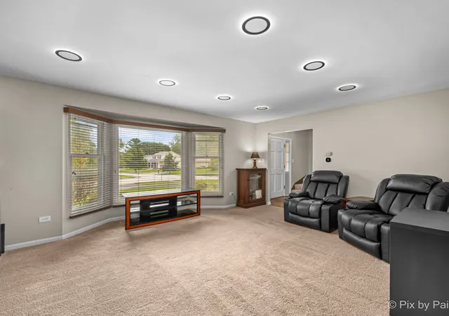 Photo 3 of Single family home for sale at 556 Westminster Pl, Mundelein, IL 60060 | MLS# 12765735 | Listing updated on 2026-10-01