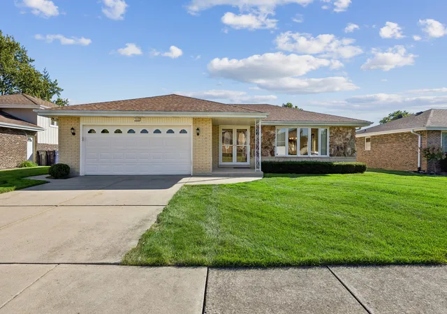 Photo 1 of Single family home for sale at 7809 Palm Dr, Orland Park, IL 60462 | MLS# 12765756 | Listing updated on 2026-10-08