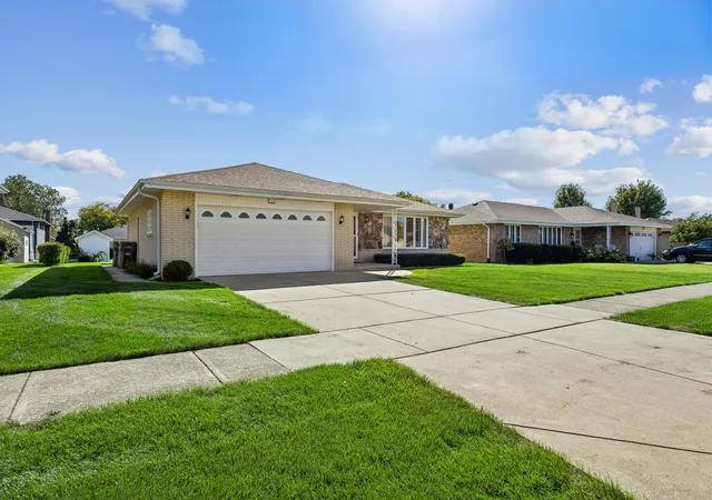 Photo 2 of Single family home for sale at 7809 Palm Dr, Orland Park, IL 60462 | MLS# 12765756 | Listing updated on 2026-10-08