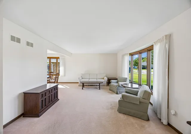 Photo 3 of Single family home for sale at 7809 Palm Dr, Orland Park, IL 60462 | MLS# 12765756 | Listing updated on 2026-10-08