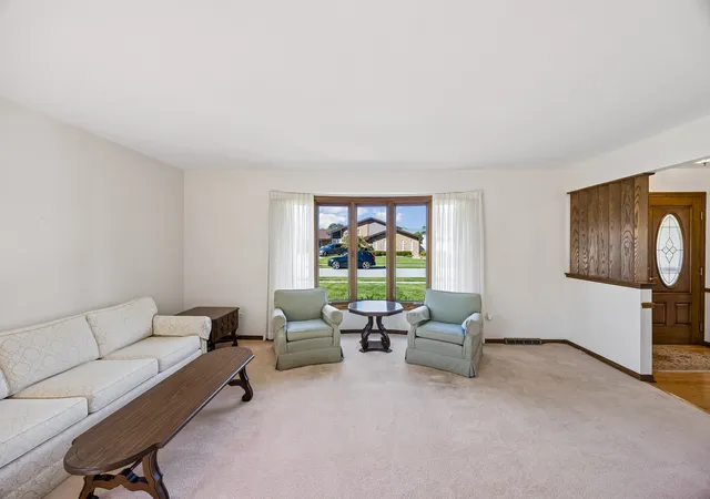 Photo 3 of Single family home for sale at 7809 Palm Dr, Orland Park, IL 60462 | MLS# 12765756 | Listing updated on 2026-10-08