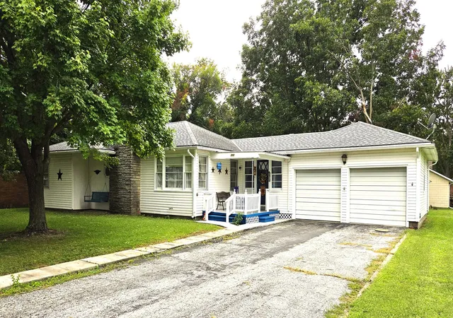 Photo 1 of Single family home for sale at 355 Lee Evans Dr, Hull, IL 62343 | MLS# 12765771 | Listing updated on 2026-10-20