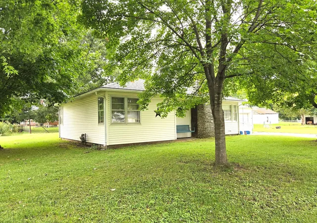 Photo 3 of Single family home for sale at 355 Lee Evans Dr, Hull, IL 62343 | MLS# 12765771 | Listing updated on 2026-10-20