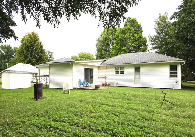 Photo 3 of Single family home for sale at 355 Lee Evans Dr, Hull, IL 62343 | MLS# 12765771 | Listing updated on 2026-10-20