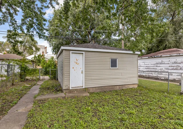 Photo 19 of Single family home for sale at 9132 S Blackstone Ave, Chicago, IL 60619 | MLS# 12765776 | Listing updated on 2026-09-30
