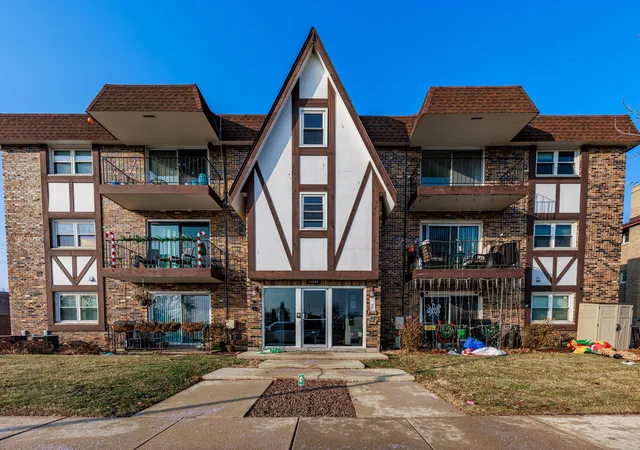 Photo 1 of Condo for sale at 11036 S Kilpatrick Ave #3SW, Oak Lawn, IL 60453 | MLS# 12765792 | Listing updated on 2026-09-21