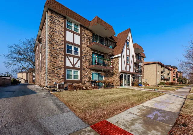 Photo 2 of Condo for sale at 11036 S Kilpatrick Ave #3SW, Oak Lawn, IL 60453 | MLS# 12765792 | Listing updated on 2026-09-21
