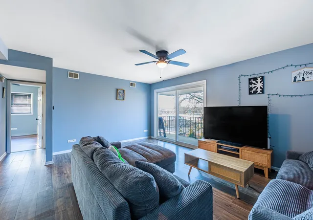 Photo 3 of Condo for sale at 11036 S Kilpatrick Ave #3SW, Oak Lawn, IL 60453 | MLS# 12765792 | Listing updated on 2026-09-21