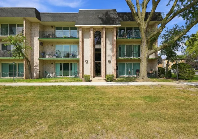 Condo for sale at 9200 S Pulaski Rd #3E, Oak Lawn, IL 60453 | MLS# 12765797
