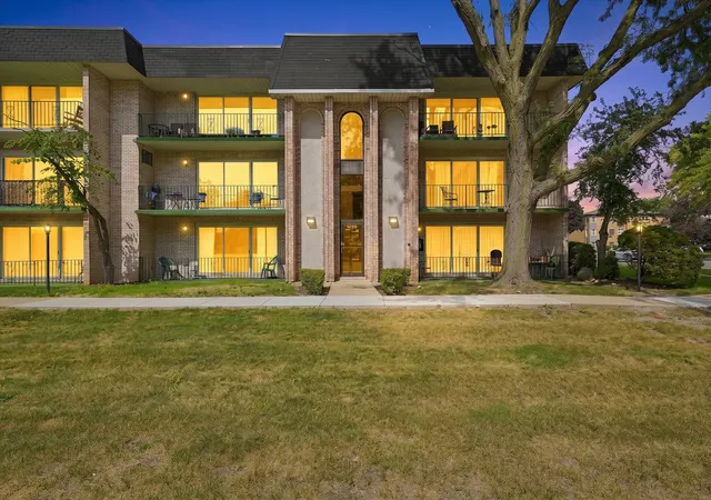 Photo 1 of Condo for sale at 9200 S Pulaski Rd #3E, Oak Lawn, IL 60453 | MLS# 12765797 | Listing updated on 2026-10-06