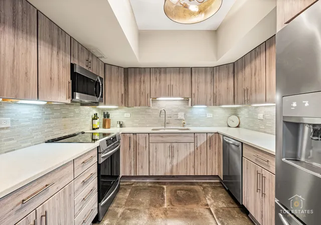 Photo 4 of Condo for sale at 175 E Delaware Pl #6611, Chicago, IL 60611 | MLS# 12765806 | Listing updated on 2026-09-21