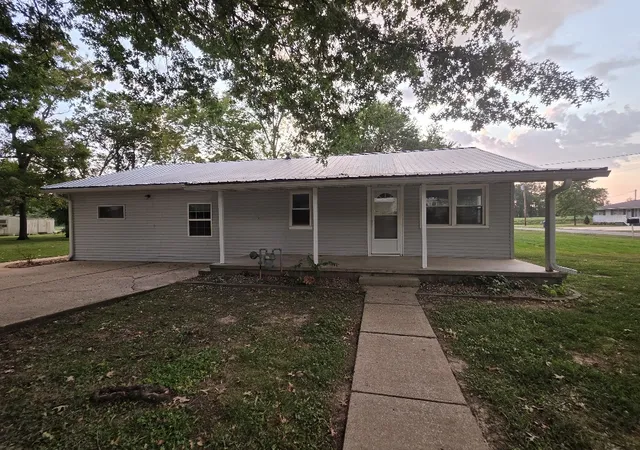 Photo 1 of Single family home for sale at 400 S Rea Ave, Mcleansboro, IL 62859 | MLS# 12765811 | Listing updated on 2026-09-27