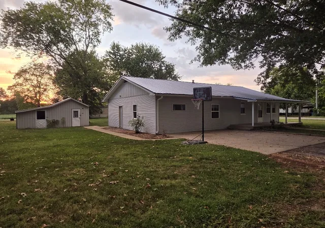 Photo 3 of Single family home for sale at 400 S Rea Ave, Mcleansboro, IL 62859 | MLS# 12765811 | Listing updated on 2026-09-27