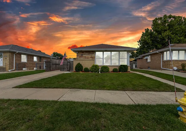 Single family home for sale at 7316 W Greenleaf St, Niles, IL 60714 | MLS# 12765818