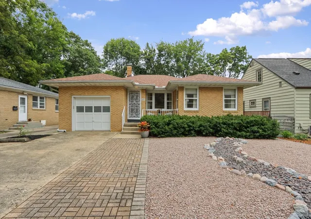 Photo 1 of Single family home for sale at 804 W White St, Champaign, IL 61820 | MLS# 12765820 | Listing updated on 2026-10-22