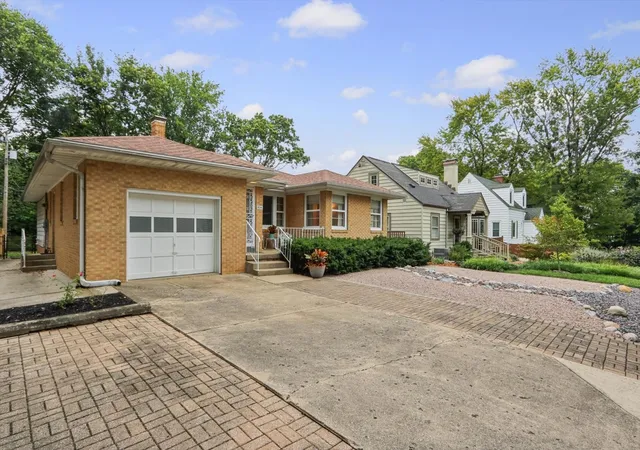 Photo 3 of Single family home for sale at 804 W White St, Champaign, IL 61820 | MLS# 12765820 | Listing updated on 2026-10-22