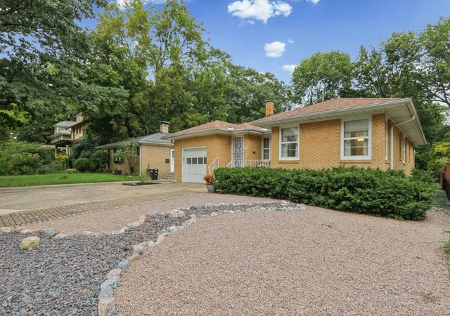 Photo 3 of Single family home for sale at 804 W White St, Champaign, IL 61820 | MLS# 12765820 | Listing updated on 2026-10-22