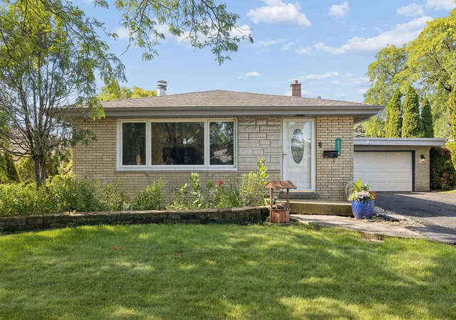 Photo 2 of Single family home for sale at 9019 W 92nd Place, Hickory Hills, IL 60457 | MLS# 12765824 | Listing updated on 2026-09-30