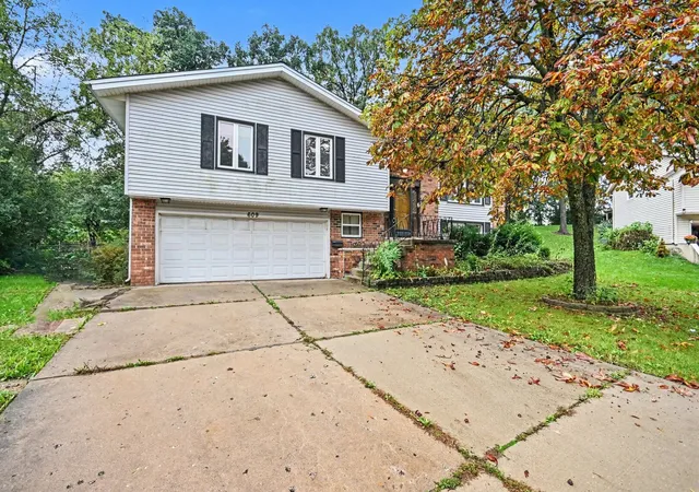 Photo 1 of Single family home for sale at 609 Tilipi Ln, Schaumburg, IL 60193 | MLS# 12765826 | Listing updated on 2026-10-02