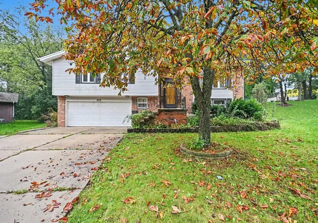 Photo 2 of Single family home for sale at 609 Tilipi Ln, Schaumburg, IL 60193 | MLS# 12765826 | Listing updated on 2026-10-02